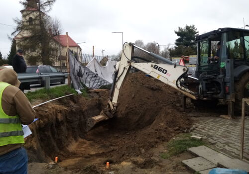 Wznowiono budowę chodnika przy 780-tce w Porębie Żegoty