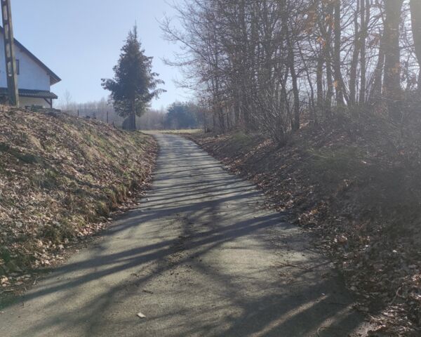 Nowy asfalt na ulicy Miłej w Brodłach